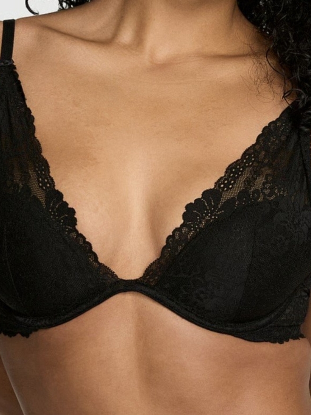 NWT VS 🩷PINK🩷 WINK LIGHTLY LINED PLUNGE BRA IN BLACK LACE 34DD